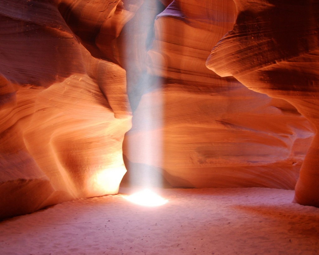 lightincave.jpg lightincave.jpg